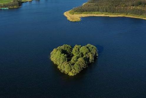 生態環境部舉行8月例行新聞發布會 介紹深化環評與排污許可改革、促進高質量發展情況