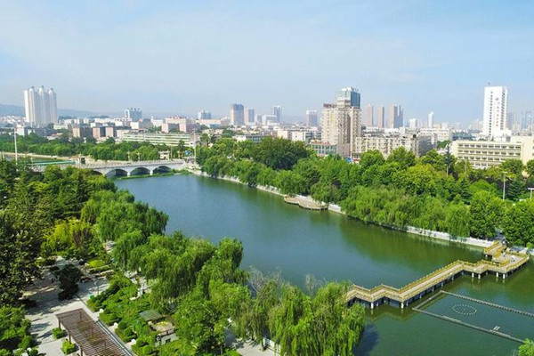  挖湖造景屢禁不止為哪般？